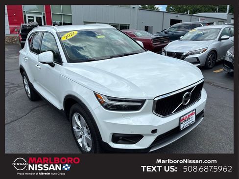 Used 2022 Volvo XC40 T5 Momentum AWD/4WD image 1