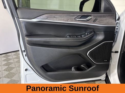 Used 2022 Jeep Grand Cherokee L Limited image 9