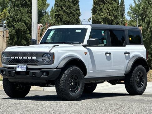 New 2026 Ford Bronco Badlands w/ Sasquatch Package AWD/4WD image 8