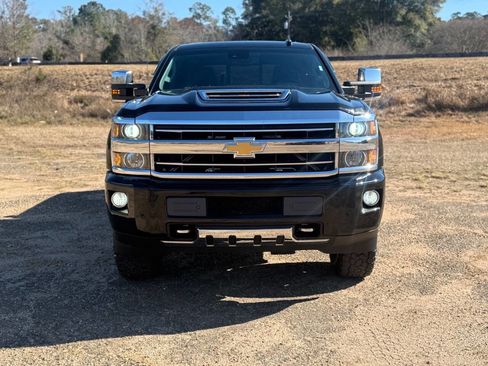 Used 2018 Chevrolet Silverado 3500 High Country w/ Duramax Plus Package image 8