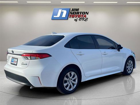 Used 2024 Toyota Corolla LE image 5