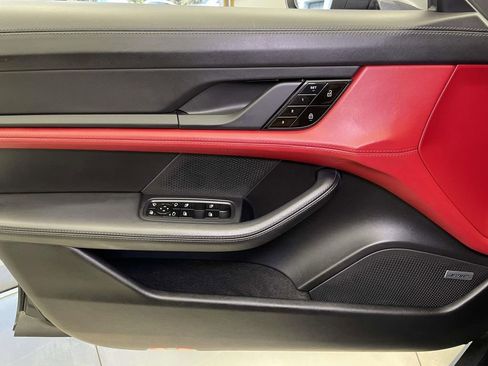 Used 2021 Porsche Taycan 4S image 34