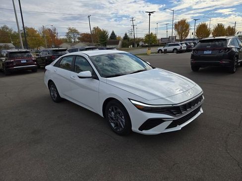 New 2026 Hyundai Elantra Hybrid FWD image 4
