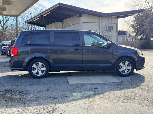 Used 2013 Dodge Grand Caravan SE image 4