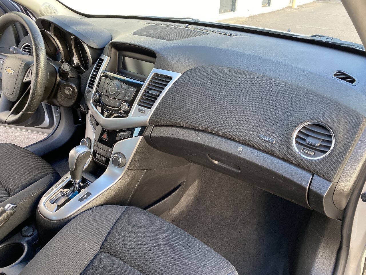 Used 2016 Chevrolet Cruze LT FWD image 34