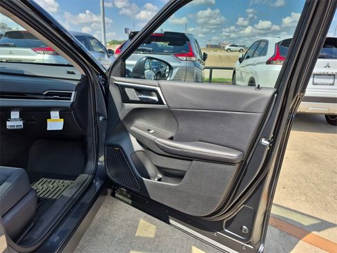 New 2025 Mitsubishi Outlander SE image 83