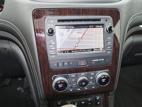 Used 2017 Chevrolet Traverse LT image 25