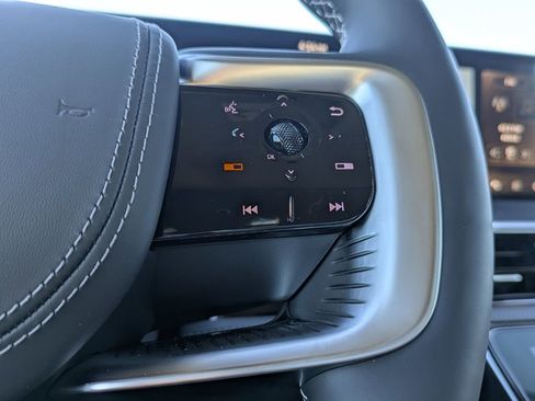 New 2025 INFINITI QX80 Sensory image 30