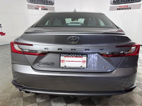 Used 2025 Toyota Camry SE image 4