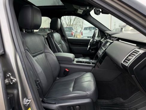 Used 2018 Land Rover Discovery SE image 19