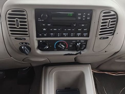 Used 2001 Ford Expedition XLT image 12