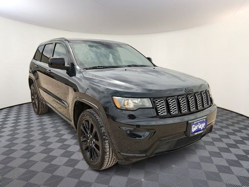 Used 2019 Jeep Grand Cherokee Altitude image 6