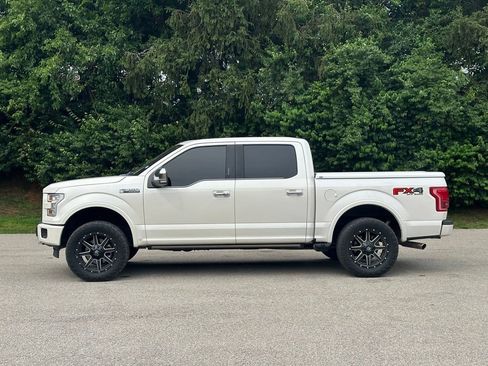 Used 2017 Ford F150 Platinum w/ Equipment Group 701A Luxury AWD/4WD image 3