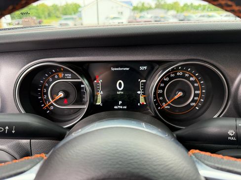 Used 2023 Jeep Gladiator Mojave w/ Cold Weather Group AWD/4WD image 27