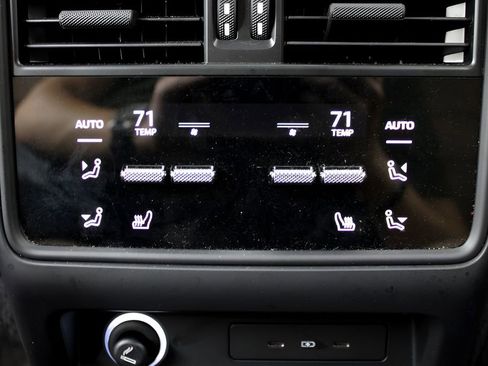 Used 2024 Porsche Cayenne AWD/4WD image 42