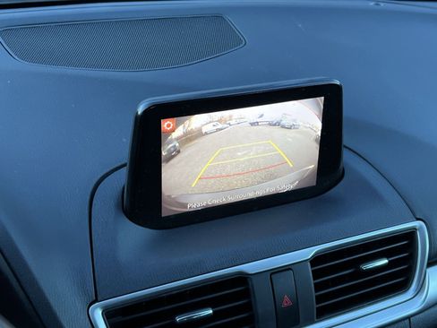 Used 2018 MAZDA MAZDA3 Touring image 17