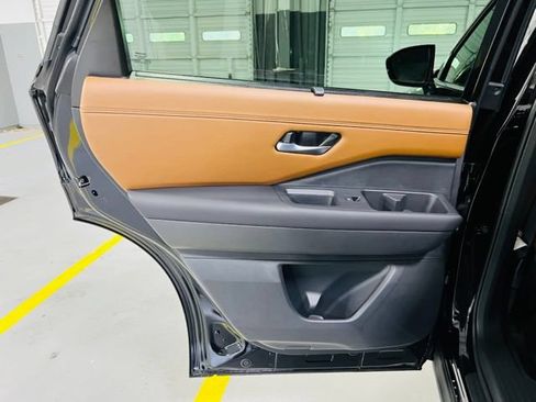 New 2026 Nissan Pathfinder Platinum FWD image 30