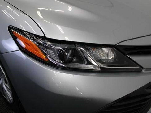 Used 2018 Toyota Camry LE FWD image 26