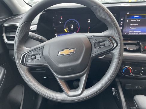 Used 2025 Chevrolet TrailBlazer LT image 16