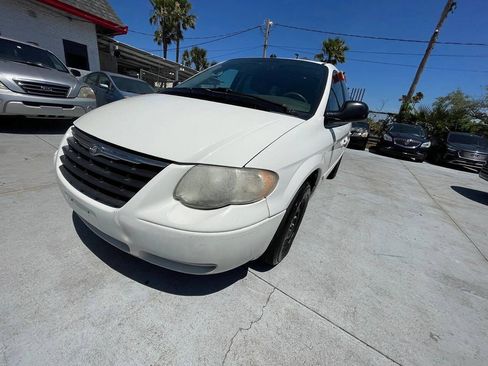 Used 2005 Chrysler Town & Country LX w/ Popular Equipment Group II FWD image 3