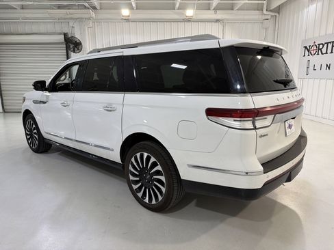 Used 2023 Lincoln Navigator L Reserve image 3
