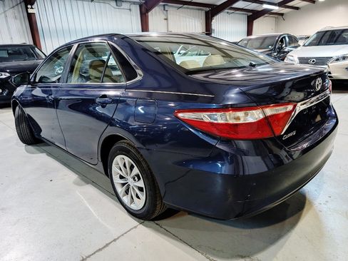 Used 2015 Toyota Camry LE FWD image 5