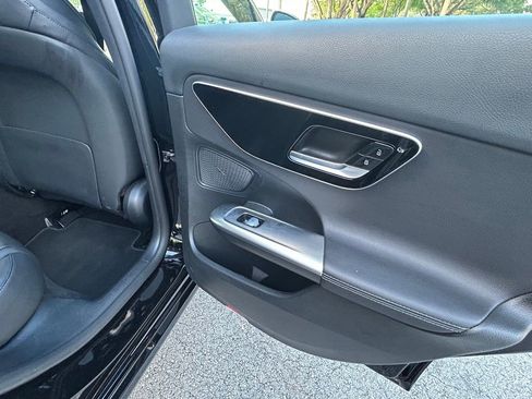 Used 2025 Mercedes-Benz C 300 Sedan image 36