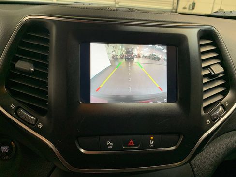 Used 2021 Jeep Cherokee Latitude Plus image 5