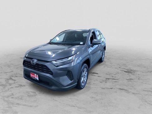 Used 2025 Toyota RAV4 XLE AWD/4WD image 6