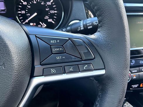 Used 2018 Nissan Rogue SV AWD/4WD image 23