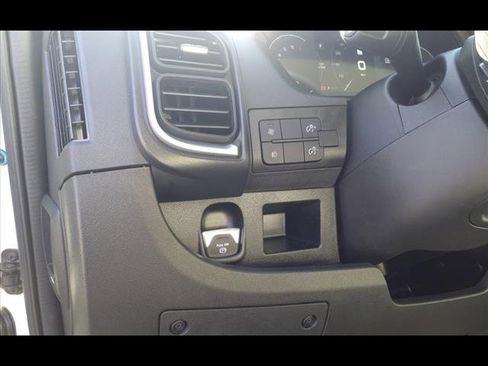 New 2024 RAM ProMaster 2500 w/ Quick Order Package 22G SLT image 13