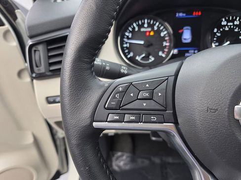 Used 2020 Nissan Rogue Sport SV w/ Technology Package image 18