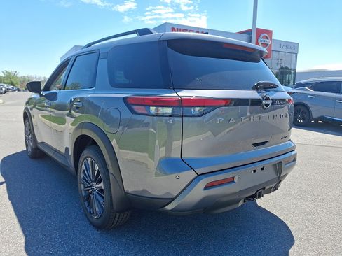 New 2026 Nissan Pathfinder SL AWD/4WD image 3