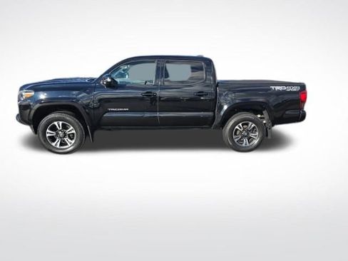 Used 2019 Toyota Tacoma TRD Sport image 4