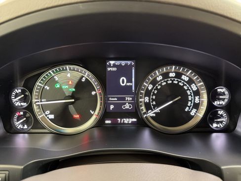 Used 2018 Lexus LX 570 4WD w/ Luxury Package image 20