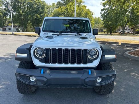 Used 2025 Jeep Wrangler Unlimited Rubicon 4xe w/ Convenience Group AWD/4WD image 2