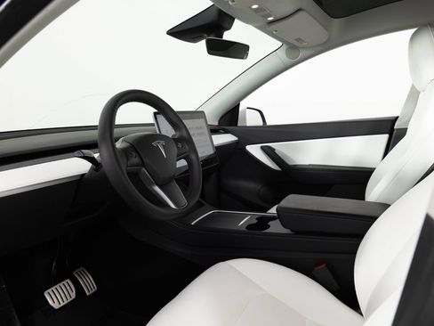 Used 2022 Tesla Model Y Performance AWD/4WD image 14