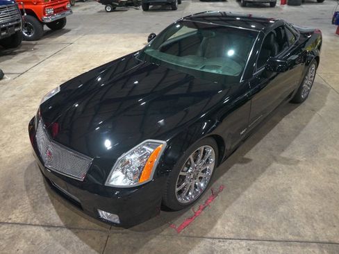 Used 2008 Cadillac XLR V RWD image 29