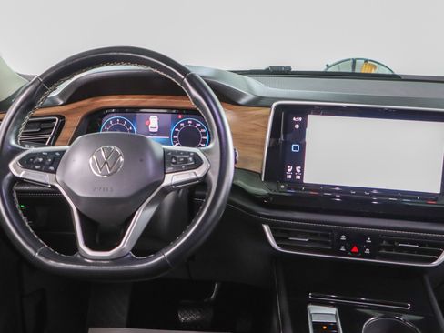 Used 2024 Volkswagen Atlas SE AWD/4WD image 17
