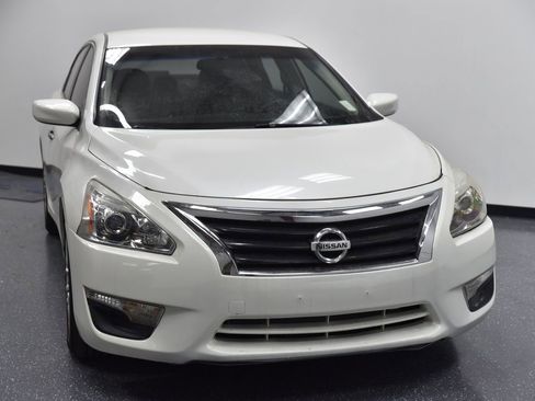Used 2013 Nissan Altima 2.5 S image 2