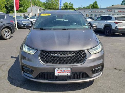 Used 2021 Chrysler Pacifica Touring-L w/ S Appearance Package FWD image 2