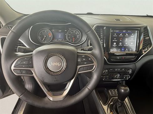 Used 2019 Jeep Cherokee Limited image 3