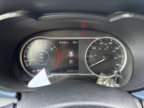Used 2025 Nissan Versa SV FWD image 39