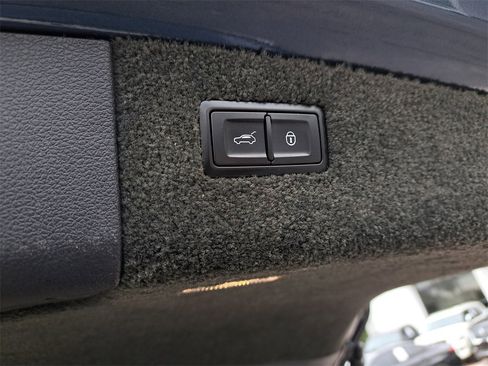 Used 2017 Bentley Bentayga W12 image 8