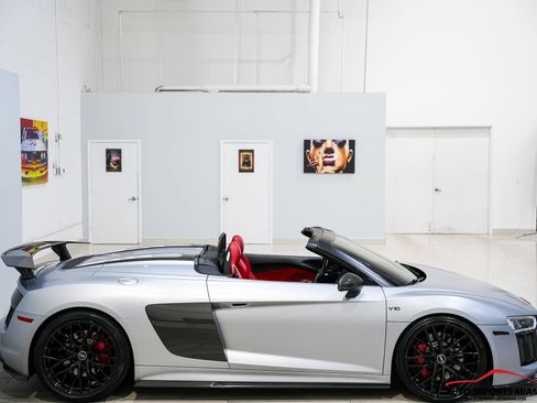 Used 2018 Audi R8 V10 w/ Carbon Exterior Package AWD/4WD image 30