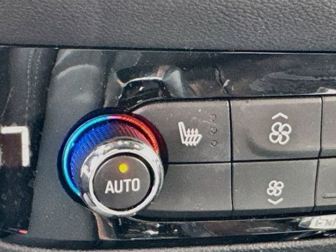 Used 2023 Buick Enclave Essence AWD/4WD image 21