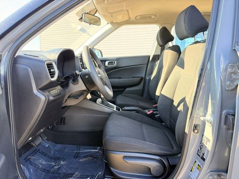 Used 2021 Hyundai Venue SE image 12