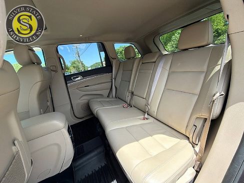 Used 2017 Jeep Grand Cherokee Limited AWD/4WD image 14