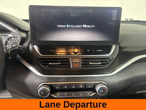 Used 2024 Nissan Altima 2.5 SR w/ SR Premium Package FWD image 18