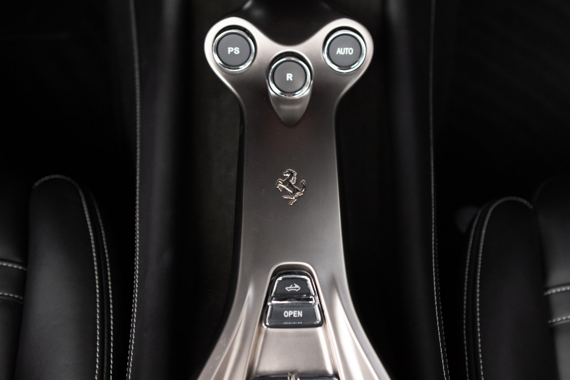 Used 2010 Ferrari California RWD image 86